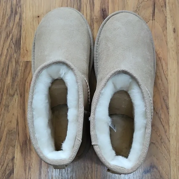 UGG Kid's Classic Mini II - Brand New With Tags - Picture 2 of 6